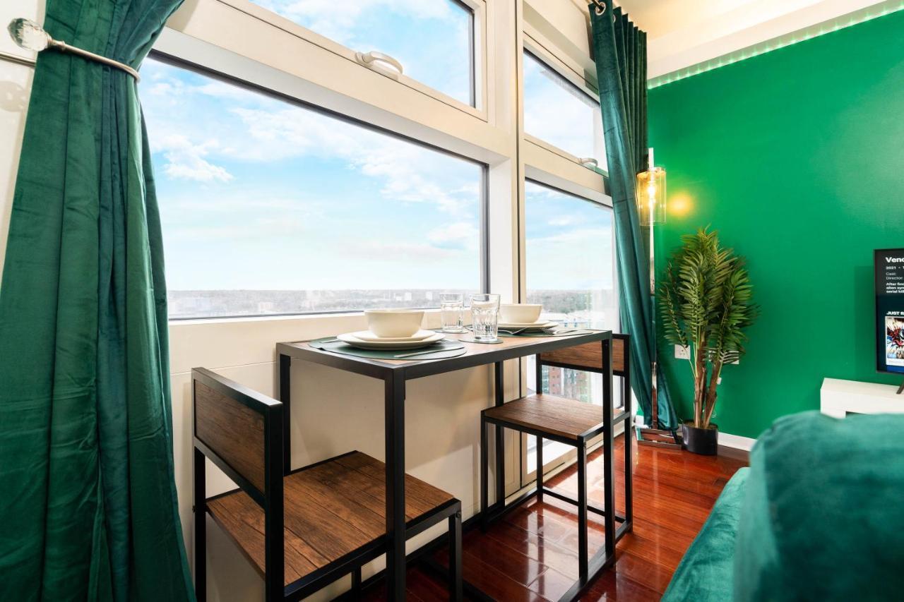 ברמינגהאם Maevela Apartments - Top Floor Rolex Themed Studio Apt Inside The Cube, Mailbox - Free Netflix & Wifi מראה חיצוני תמונה