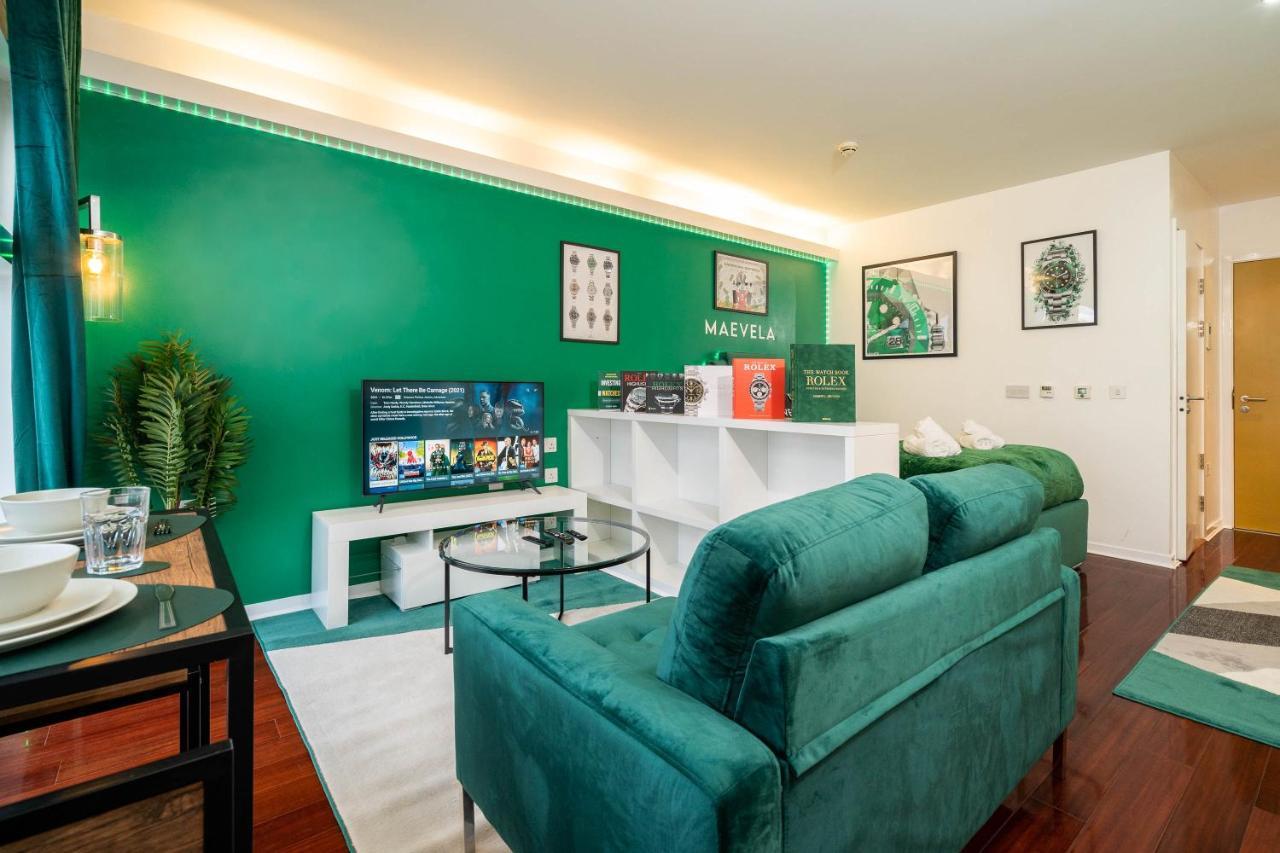 ברמינגהאם Maevela Apartments - Top Floor Rolex Themed Studio Apt Inside The Cube, Mailbox - Free Netflix & Wifi מראה חיצוני תמונה