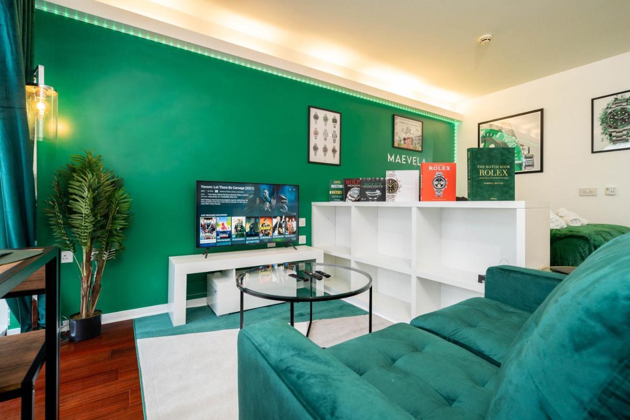 ברמינגהאם Maevela Apartments - Top Floor Rolex Themed Studio Apt Inside The Cube, Mailbox - Free Netflix & Wifi מראה חיצוני תמונה