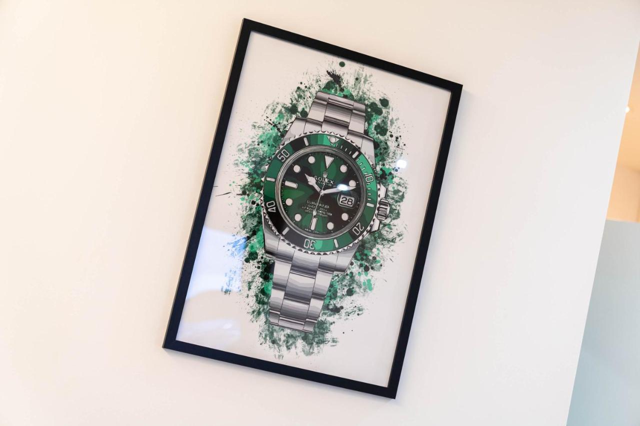ברמינגהאם Maevela Apartments - Top Floor Rolex Themed Studio Apt Inside The Cube, Mailbox - Free Netflix & Wifi מראה חיצוני תמונה