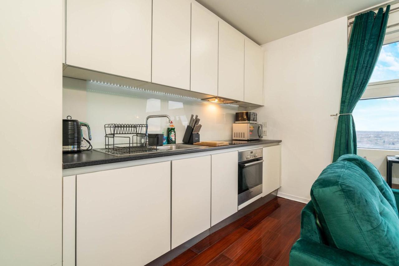 ברמינגהאם Maevela Apartments - Top Floor Rolex Themed Studio Apt Inside The Cube, Mailbox - Free Netflix & Wifi מראה חיצוני תמונה