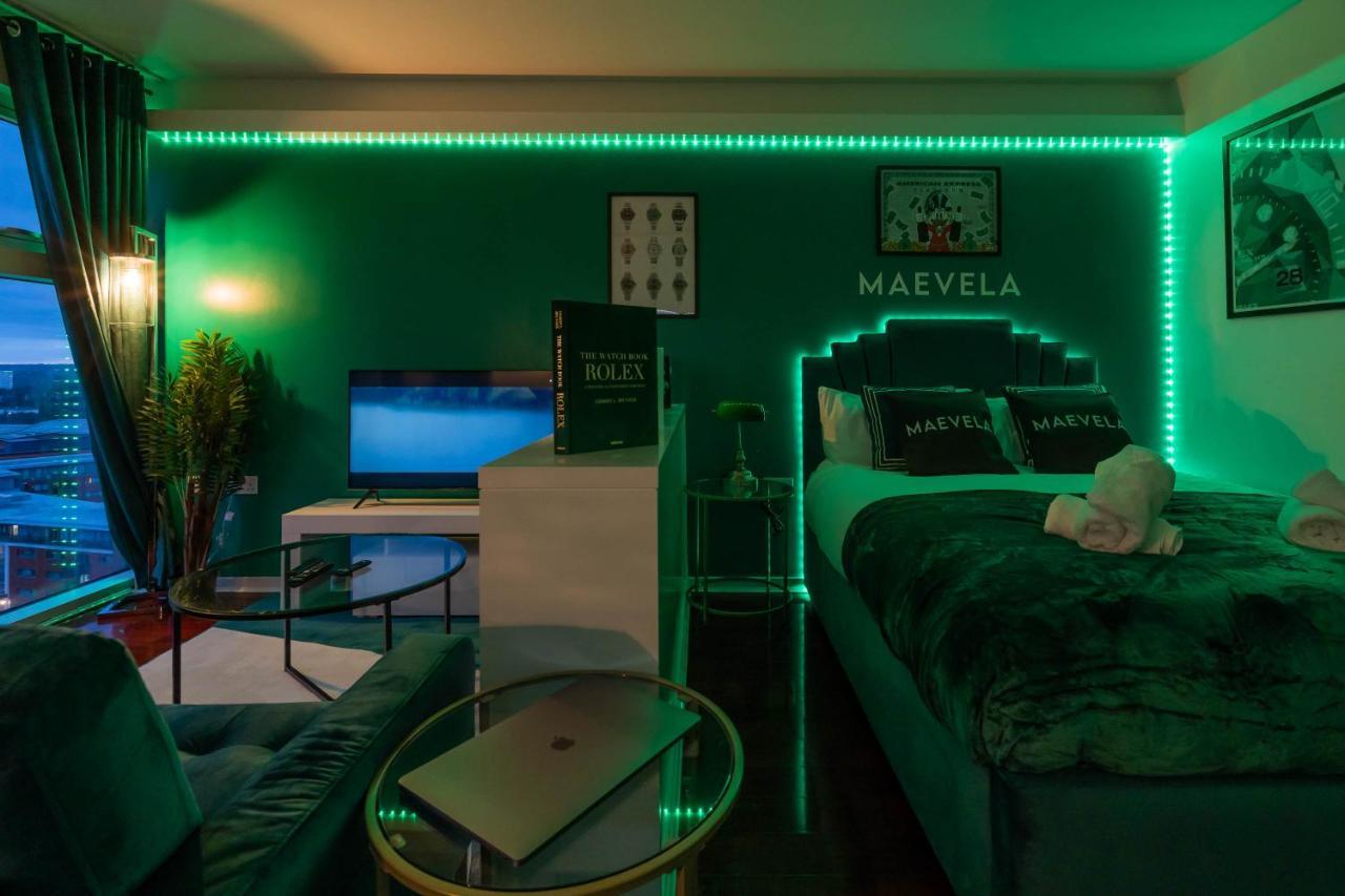 ברמינגהאם Maevela Apartments - Top Floor Rolex Themed Studio Apt Inside The Cube, Mailbox - Free Netflix & Wifi מראה חיצוני תמונה